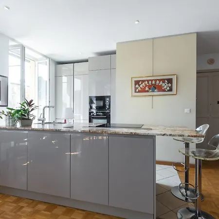 Apartment Beautiful 85m Near The Historic Center
